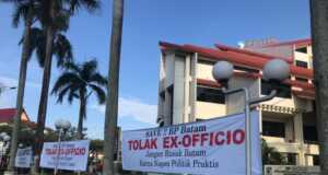 Mengapa Pegawai BP Batam Menolak Ex-Officio? Spanduk Tolak Ex-Officio BP Batam