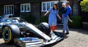 Hamilton Beri Hadiah Mobil F1 untuk Bocah Pengidap Kanker