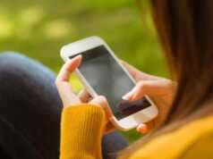 Kecanduan Main HP Bisa Bikin Tengkorak Benjol main hp