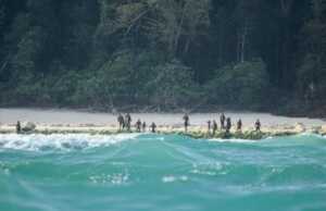 Mengenal Sentinel, Suku yang Suka Memanah Orang Asing