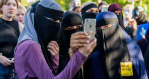 Tunisia Larang Perempuan Pakai Cadar di Tempat Umum