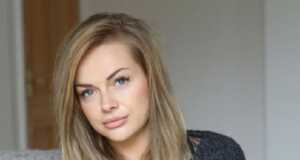 Perempuan Ini Diusir dari Pesawat Gara-Gara Terlalu Seksi