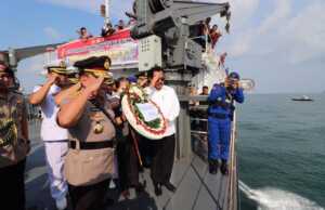 HUT Ke-73 Bhayangkara, Polda Kepri Tabur Bunga di Laut Perbatasan