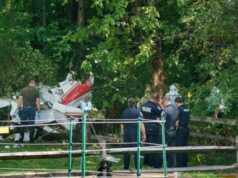 Pesawat Jatuh di Halaman Rumah, Seluruh Penumpang Tewas