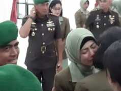 Air Mata Istri Dandim Kendari Tumpah di Acara Sertijab Suami