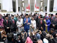 Respon Pasar Terhadap Kabinet Jokowi: IHSG Ambles, Rupiah Keok