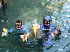 Sumpah Pemuda, Belasan Penyelam Bersihkan Laut Belakangpadang dari Sampah Plastik