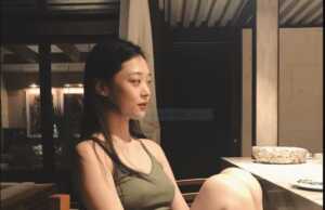 6 Postingan Artis Korea Sulli yang Dinyinyiri Netizen, dari Ciuman hingga Tak Pakai Bra