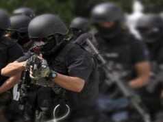 Densus 88 Tangkap 6 Terduga Teroris: 4 di Lampung, 1 Sumbar dan 1 Batam Densus 88 Anti-terror tangkap lima terduga teroris di Aneg.