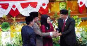 Sah, Weni Perempuan Pertama Jabat Ketua DPRD Tanjungpinang