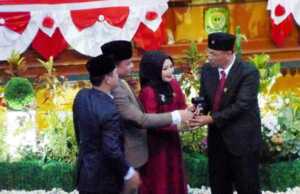 Sah, Weni Perempuan Pertama Jabat Ketua DPRD Tanjungpinang