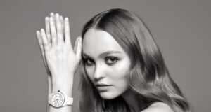 Lily Rose Depp Pamer Keseksian di Red Carpet “The King”