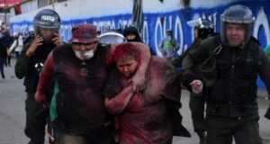 Wali Kota di Bolivia Diseret Paksa ke Jalan dan Disiram Cat Merah