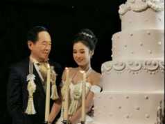 Kakek Ini Nikahi Gadis 20 Tahun, Mas Kawinnya Rp9,3 Miliar