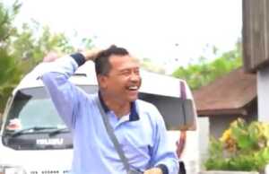 Nyamar Jadi Tukang Parkir, Anang Hermansyah Bikin Dua Mobil Tabrakan