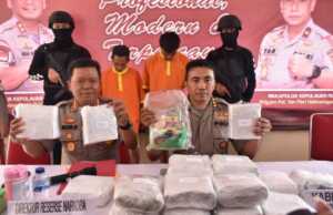 Bawa Sabu 19 Kg dengan Kapal, Dua Pengedar Ditangkap di Pantai Bintan
