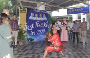 Wisman Pertama 2020 di Batam Disambut Silat Melayu