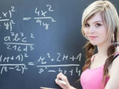 4 Zodiak Cantik dan Pintar, Cocok Jadi Pacar Idaman Ibu guru sedang mengajar