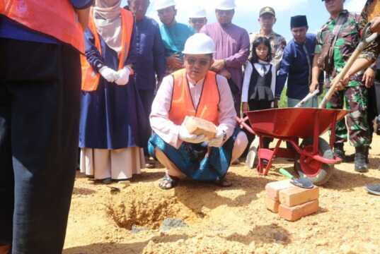 Pembangunan Masjid Raya Kecamatan Mantang Bintan Dimulai Bupati Bintan Apri Sujadi