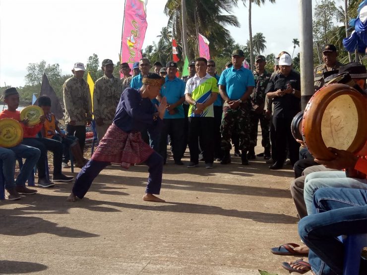 Permainan gasing Bintan