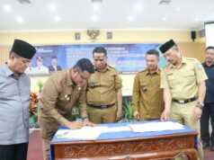 Apri Sujadi Serahkan DPA APBDes 2020 kepada 36 Desa di Bintan Bupati Bintan