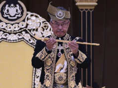 PM Mahathir Mundur, Raja Malaysia Bubarkan Kabinet Raja Malaysia