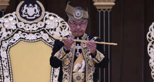 PM Mahathir Mundur, Raja Malaysia Bubarkan Kabinet Raja Malaysia