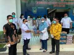 Anggota DPRD Patungan Sumbang APD dan Alkes ke RSUD Batam RSUD Embung Fatimah