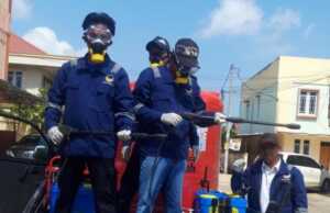 Cegah Corona, Nyat Kadir Semprot Disinfektan ke Perumahan Warga Sahabat Nyat Kadir