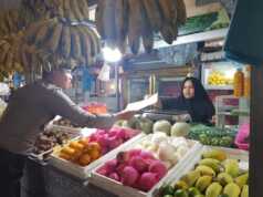 Polisi Keliling Pasar Sosialisasi Pencegahan Covid-19 di Batam Cegah Covid-19