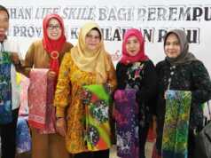 Rosmeri Puji Hasil Membatik Perempuan Kepri Rosmeri Isdianto