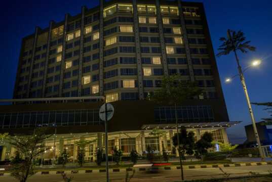 FOTO Pesan Cinta dari Hotel di Batam untuk Para Pejuang Corona Hotel di Batam