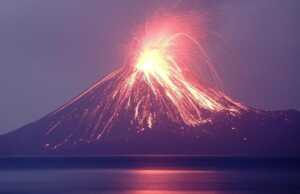 Gunung Anak Krakatau Meletus, Warga Diminta Menjauh Radius 2 Km Gunung Anak Krakatau