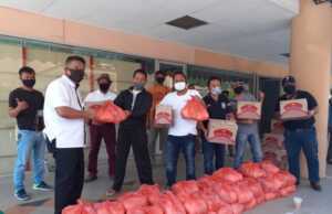 DPC HPI Batam Bagi Sembako untuk Anggota dan Sopir Bus Pariwisata DPC HPI