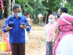 Sekda Batam Temui Warga Terdampak Covid-19 di Sambau Sekda Batam