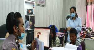 Polisi Tangkap Pasangan Lesbi di Batam, Suka Aniaya Anak Kandung, Sudah 4 Tahun Tinggal Serumah Pasangan Lesbi Batam