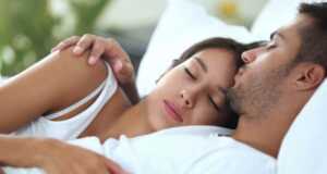 10 Kebiasaan yang Dilakukan Pasangan Bahagia Sebelum Tidur Pasangan Bahagia