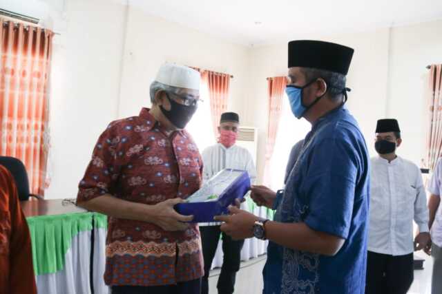 Bupati Bintan Himbau Warga Pakai Masker Saat Ibadah