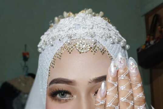 Cantik di Momen Pernikahan dengan Fake Nail