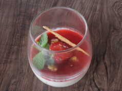 Resep Panna Cotta Stroberi, Manis dan Lumer di Mulut Panacota