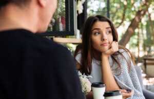 9 Trik Membuat Pria Cemburu dan Mendambakan Anda