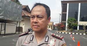 PROSTITUSI ONLINE: Artis VS Pasang Tarif Rp30 Juta Artis vs