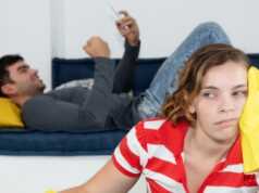 Trik Atasi Suami yang Malas Bantu Pekerjaan Rumah Tangga