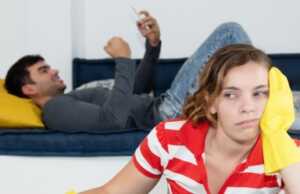 Trik Atasi Suami yang Malas Bantu Pekerjaan Rumah Tangga