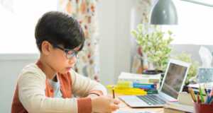 6 Tips Menjaga Kesehatan Mata Kamu di Era Daring Jaga Kesehatan Mata saat Belajar Daring dan