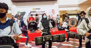 Flash Mob BBDC Pukau Pengunjung Mega Mall