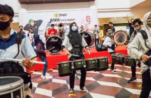 Flash Mob BBDC Pukau Pengunjung Mega Mall