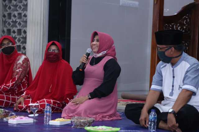 Rahma: Serahkan Bantuan Alat Musik Kompang Kepada BKMT AL- Hussein Rahma: Serahkan Bantuan Alat Musik Kompang Kepada BKMT AL- Hussein