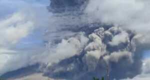 Berstatus Siaga, Pagi Ini Gunung Sinabung Erupsi Lagi Gunung Sinabung Meletus