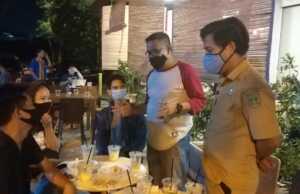 Sasar Kafe, Disbudpar Ingatkan Sanksi Protokol Kesehatan Disbudpar Ingatkan Protokol Kesehatan